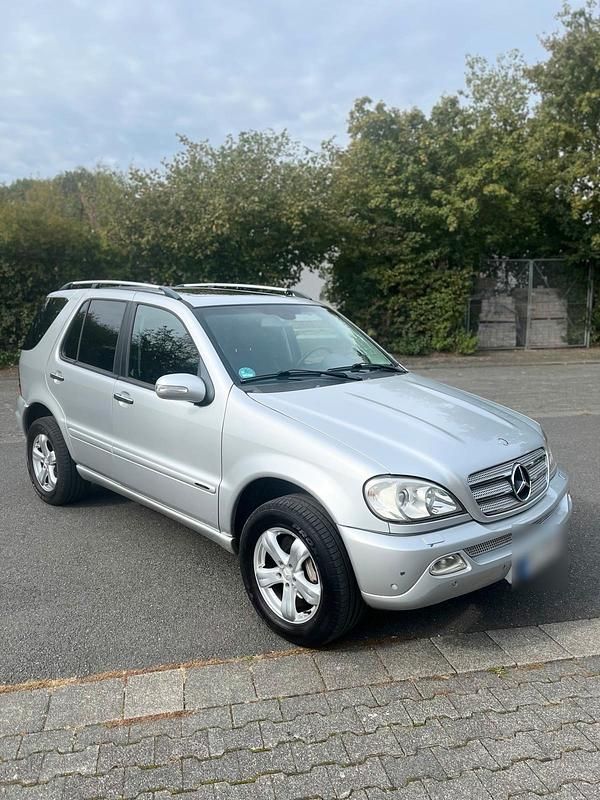 Silber Gebraucht 2005 Mercedes ML270 Edition SUV | 4.900 € (Superpreis) - Bild 1/4