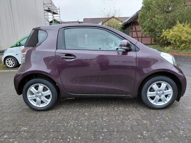 Gebraucht Toyota iQ Basis 68 PS (50 kW) 2009 Violet Kleinwagen