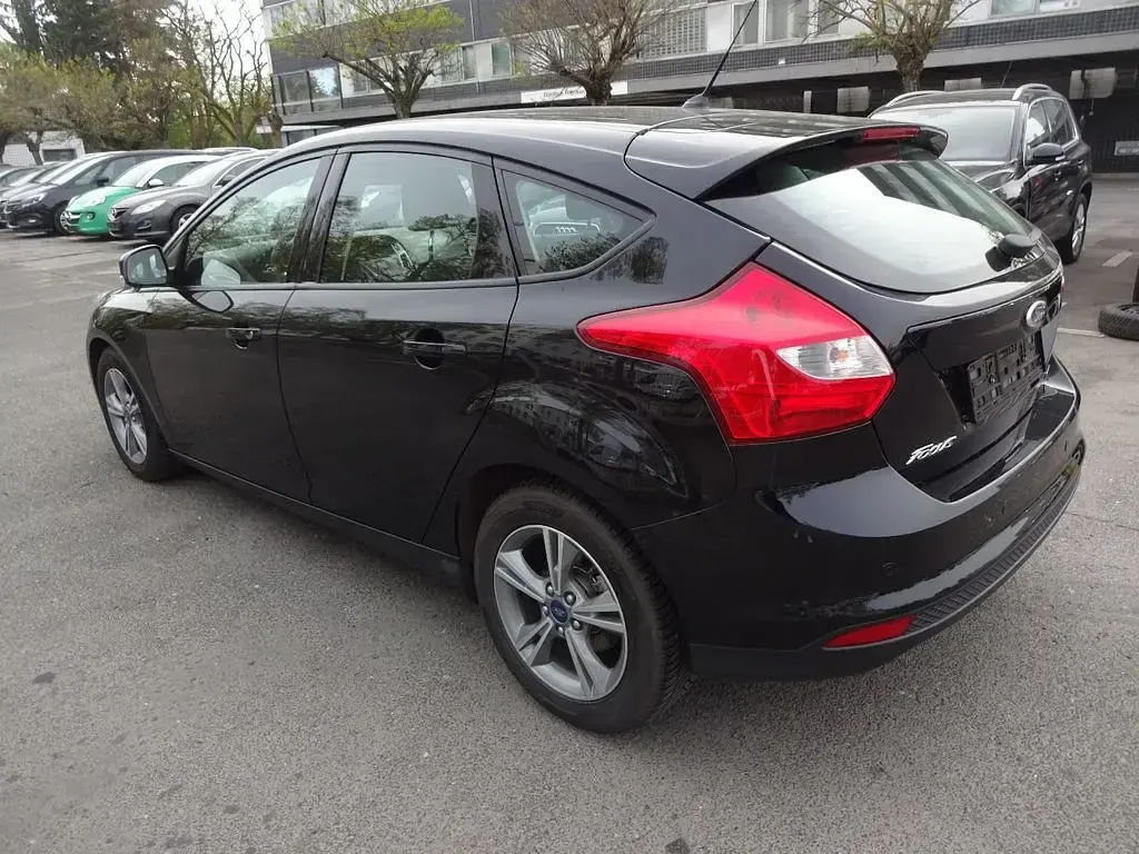 Używany Ford Focus SYNC Edition 101 KM (74 kW) 2014 Niebieski Sedan/Limuzyna