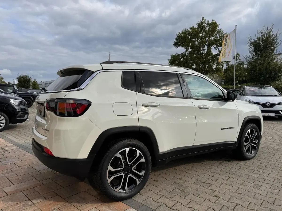 Gebraucht Jeep Compass Limited 150 PS (110 kW) 2021 Alpine white SUV