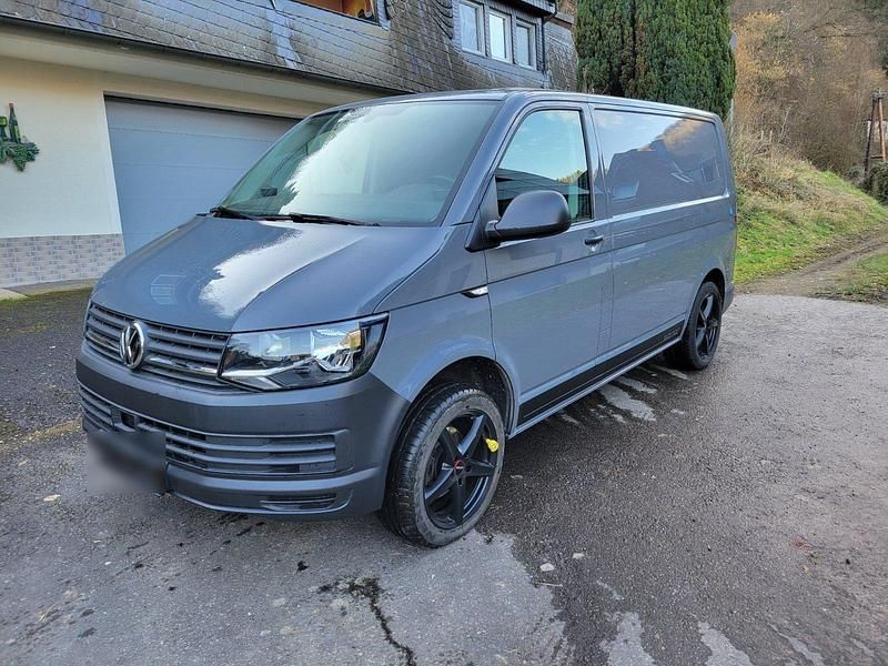 Gebraucht VW Transporter 150 PS (110 kW) 2019 Grau Van