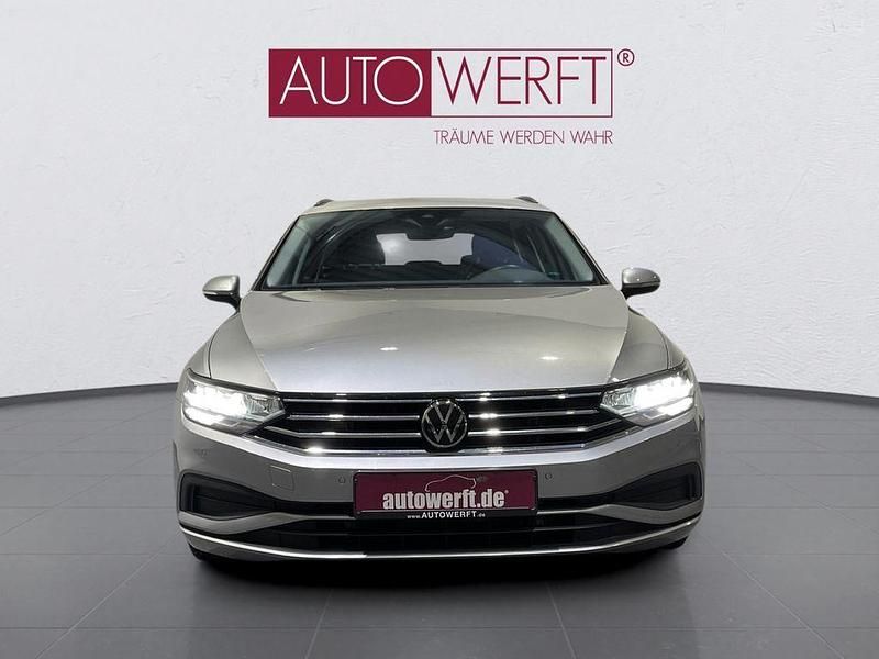 Gebraucht VW Passat 150 PS (110 kW) 2022 Silber Kombi