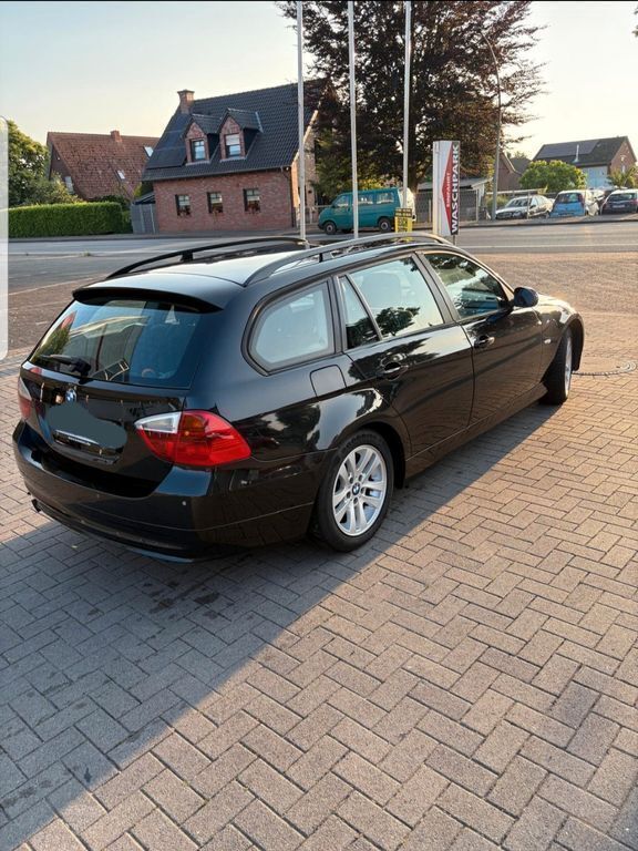 Schwarz Gebraucht 2006 BMW 318 Kombi | 4.500 € (Etwas zu teuer) - Bild 1/4