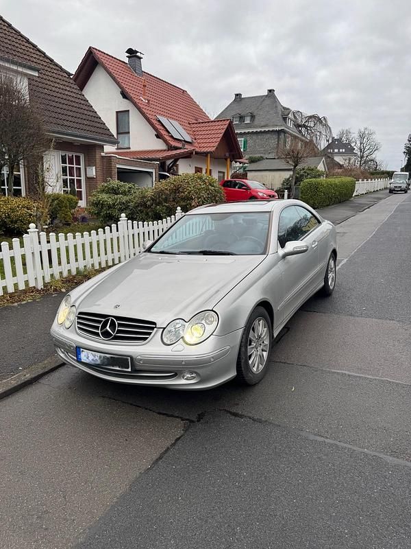 Silber Gebraucht 2003 Mercedes CLK320 Avantgarde Coupé | 4.000 € (Superpreis) - Bild 1/4