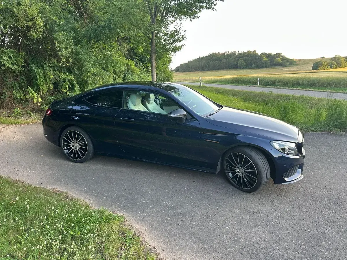 Gebraucht Mercedes C300 AMG line 245 PS (180 kW) 2016 Blau Coupé