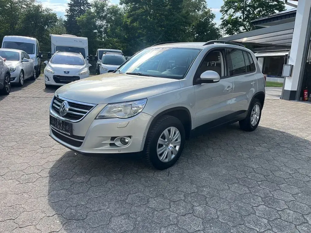 Gebraucht VW Tiguan Trendline 140 PS (102 kW) 2011 Silver leaf metallic SUV