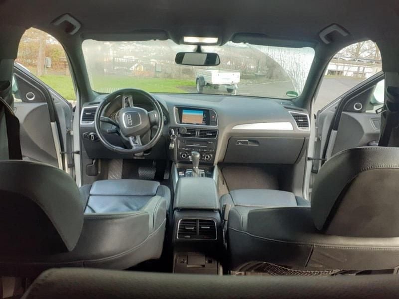 Grau Gebraucht 2011 Audi Q5 SUV | 9.990 € (Guter Preis) - Bild 1/4