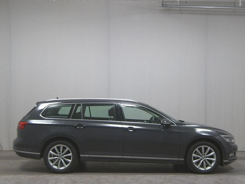 Grau Gebraucht 2019 VW Passat Highline Kombi | 13.490 € (Superpreis) - Bild 1/4
