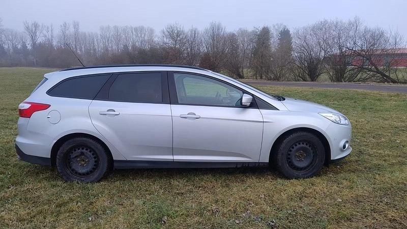 Gebraucht Ford Focus 101 PS (74 kW) 2014 Silber Kombi