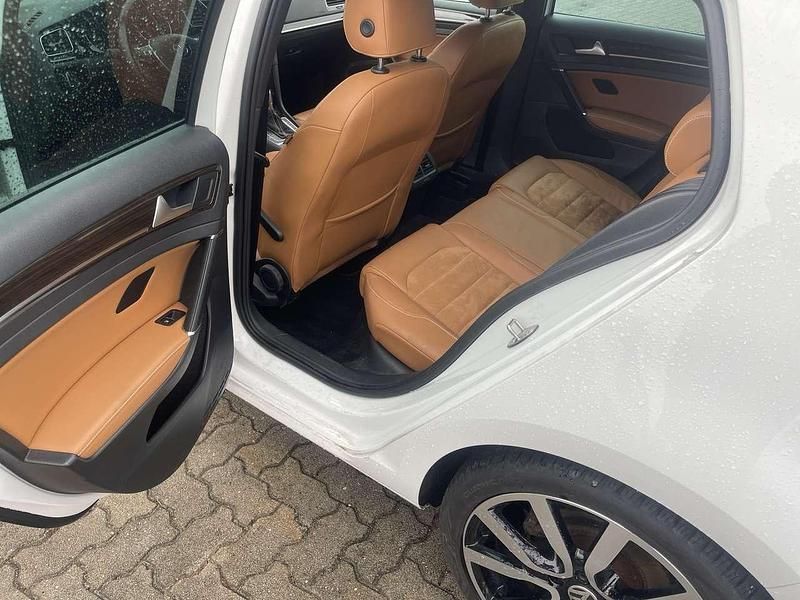 Gebraucht VW Golf VII LOUNGE 150 PS (110 kW) 2015 Weiß Limousine