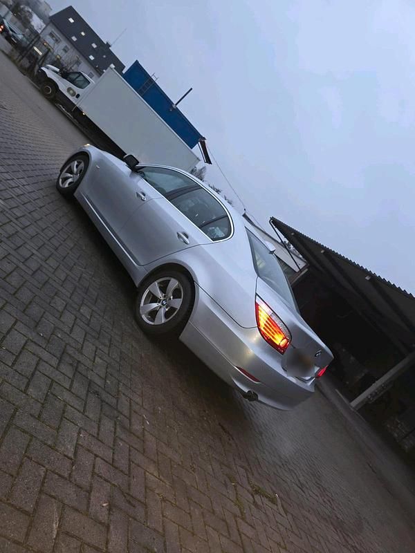 Gebraucht BMW 525 218 PS (160 kW) 2007 Silber Limousine