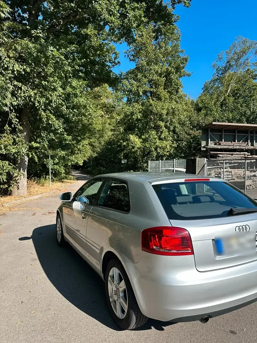 Gebraucht Audi A3 Ambiente 90 PS (66 kW) 2009 Silber Kleinwagen