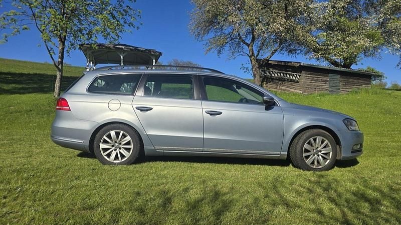 Second-hand VW Passat Edition 140 CP (102 kW) 2013 Albastru Break