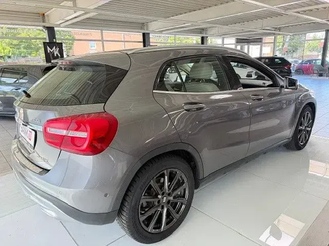 Gebraucht Mercedes GLA220 170 PS (125 kW) 2014 Grau SUV