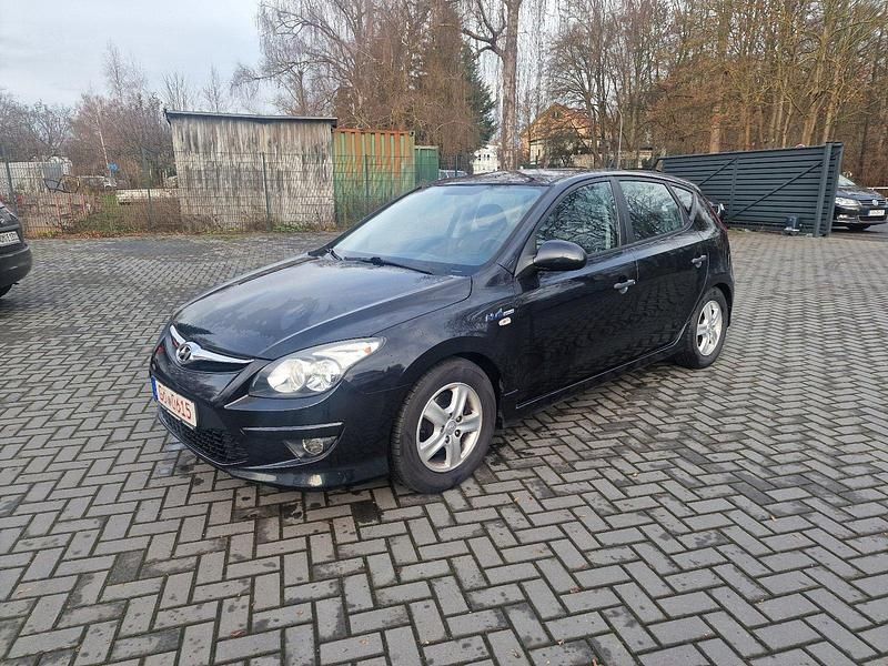 Schwarz Gebraucht 2011 Hyundai i30 Classic Kleinwagen | 3.999 € (Fairer Preis) - Bild 1/4