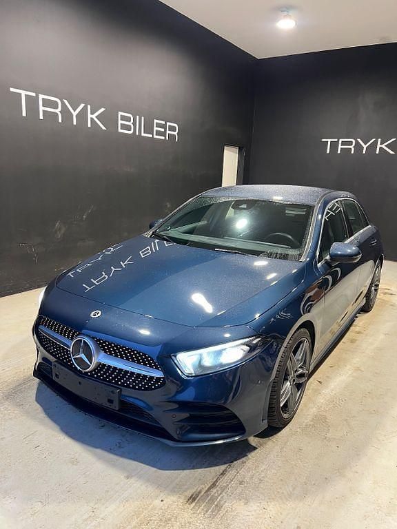 Blau Gebraucht 2021 Mercedes A200 AMG Limousine | 19.800 € (Superpreis) - Bild 1/4