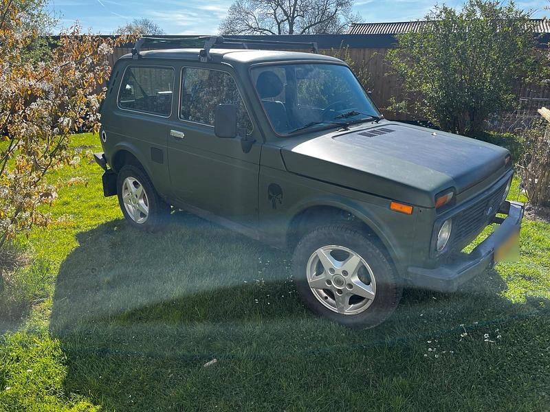 Second-hand Lada niva 82 CP (60 kW) 2003 Verde SUV