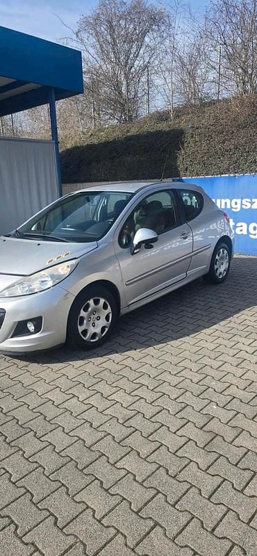 Gebraucht Peugeot 207 74 PS (54 kW) 2011 Grau Kleinwagen