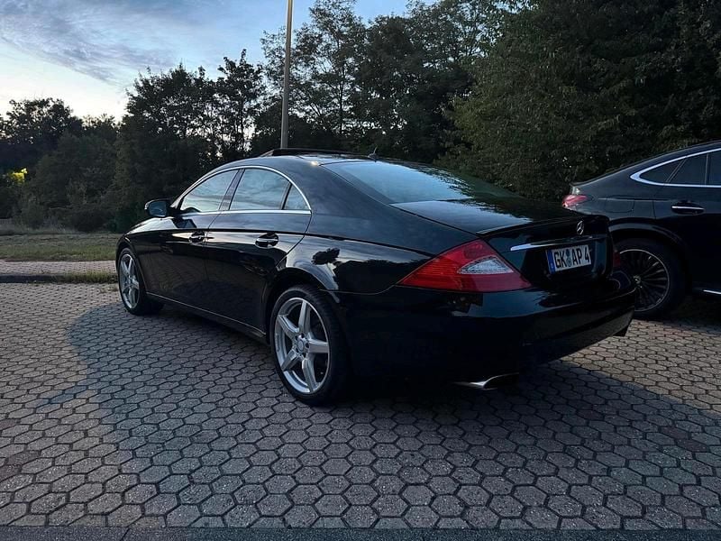 Schwarz Gebraucht 2009 Mercedes CLS320 Limousine | 10.300 € (Etwas zu teuer) - Bild 1/4