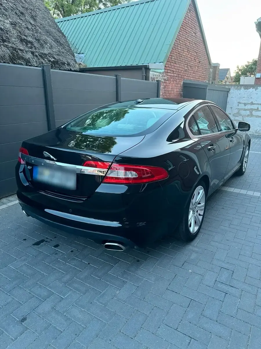 Gebraucht Jaguar XF 240 PS (176 kW) 2011 Schwarz Limousine