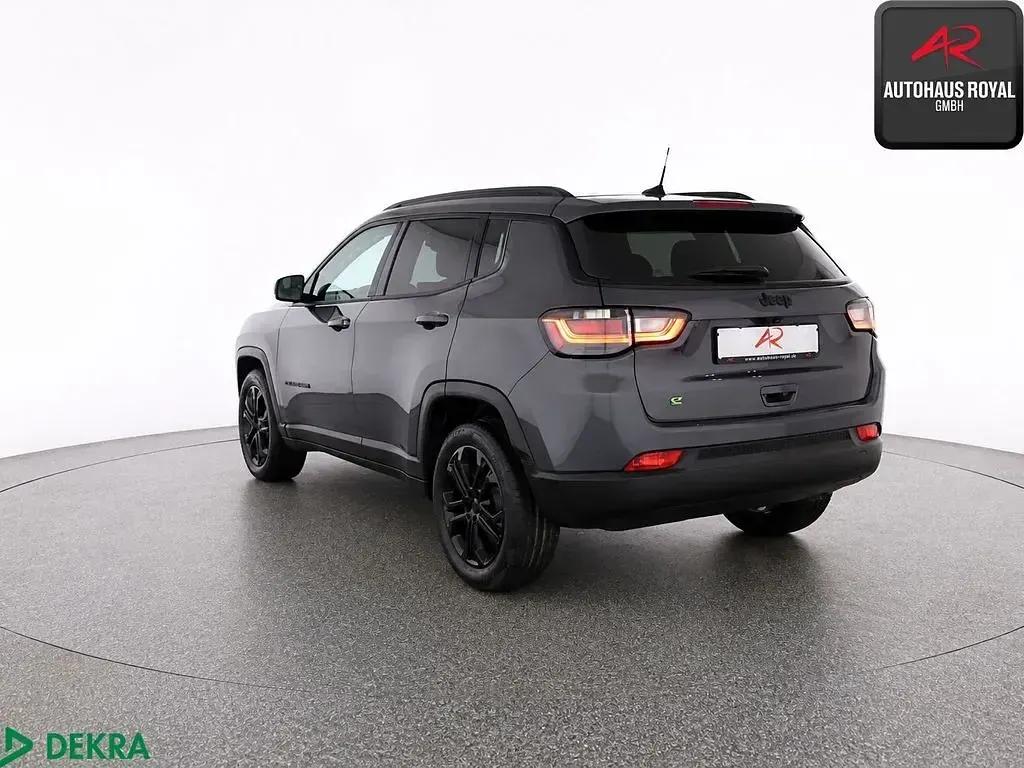Gebraucht Jeep Compass Night Eagle 131 PS (96 kW) 2024 Grau SUV