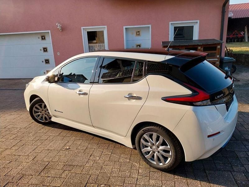 Gebraucht Nissan Leaf Tekna 110 kW (150 PS) 2018 Weiß Kleinwagen