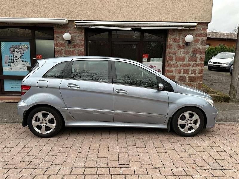Gebraucht Mercedes B200 140 PS (102 kW) 2006 Amethyst metallic Van / Kleinbus