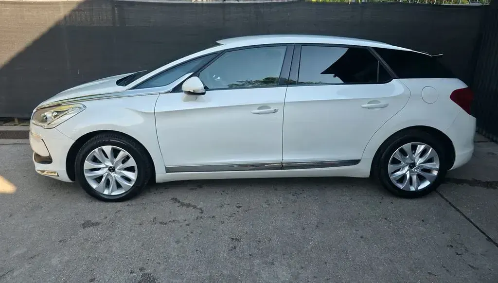 Gebraucht Citroën DS5 120 PS (88 kW) 2015 Weiß Kleinwagen