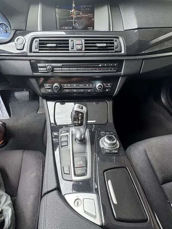Gebraucht BMW 520 Luxury Line 190 PS (139 kW) 2014 Schwarz Kombi
