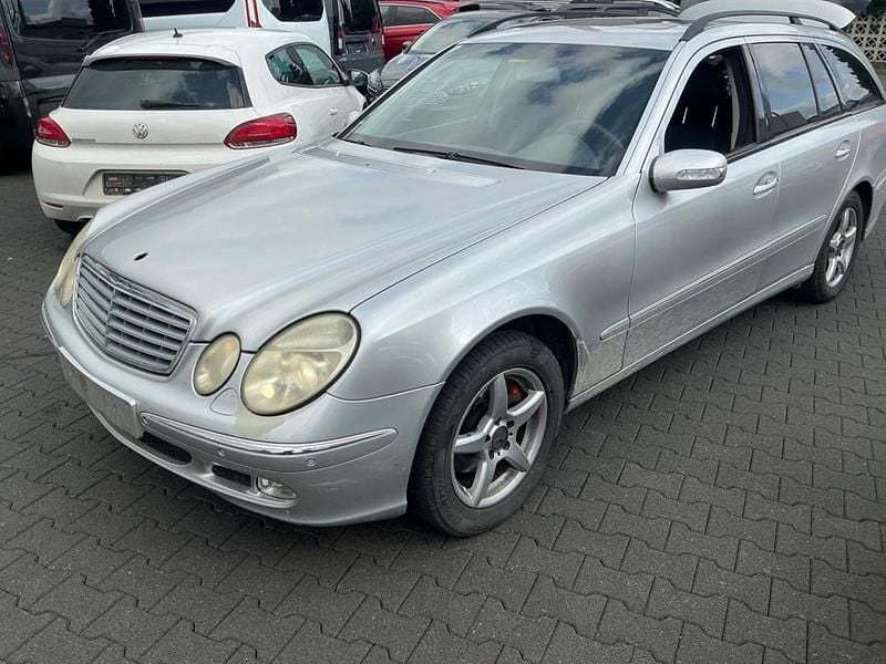 Silber Gebraucht 2004 Mercedes E270 Avantgarde Kombi | 1.790 € (Superpreis) - Bild 1/3