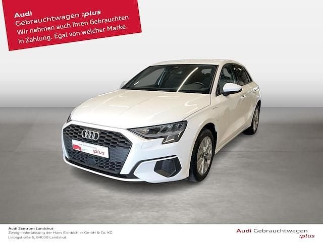 Ibisweiß Gebraucht 2024 Audi A3 Sportback e-tron Basis Kleinwagen | 26.820 € (Fairer Preis) - Bild 1/4