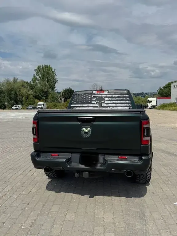 Używany Dodge Custom 401 KM (294 kW) 2020 Zielony SUV