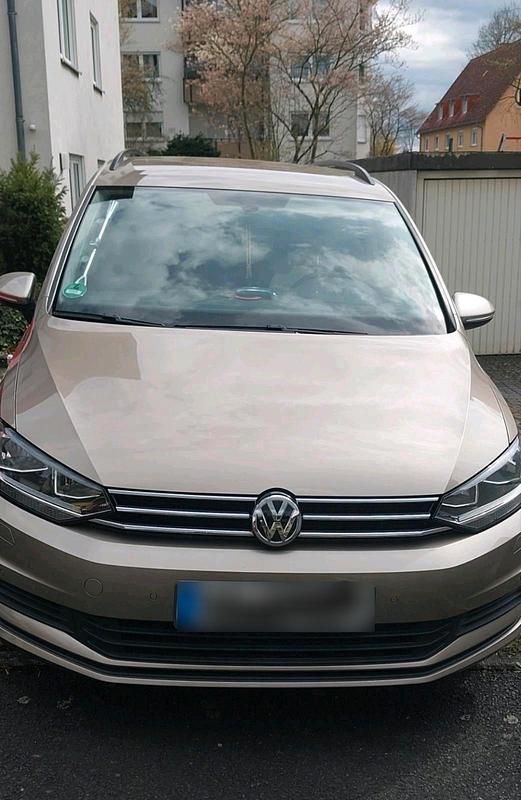 Gebraucht VW Touran 116 PS (85 kW) 2018 Gold Van / Kleinbus