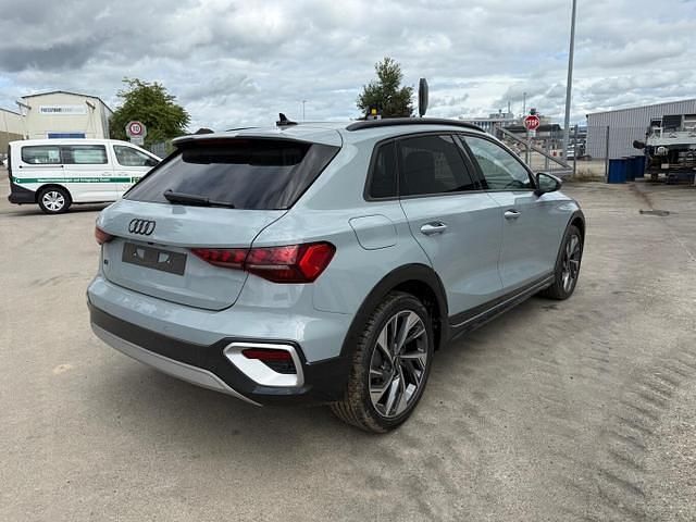 Pfeilgrau perleffekt pfeilgrau perleffekt pfeilgrau perleffekt Neu 2025 Audi A3 Ambiente SUV | 37.278 € (Guter Preis) - Bild 1/4