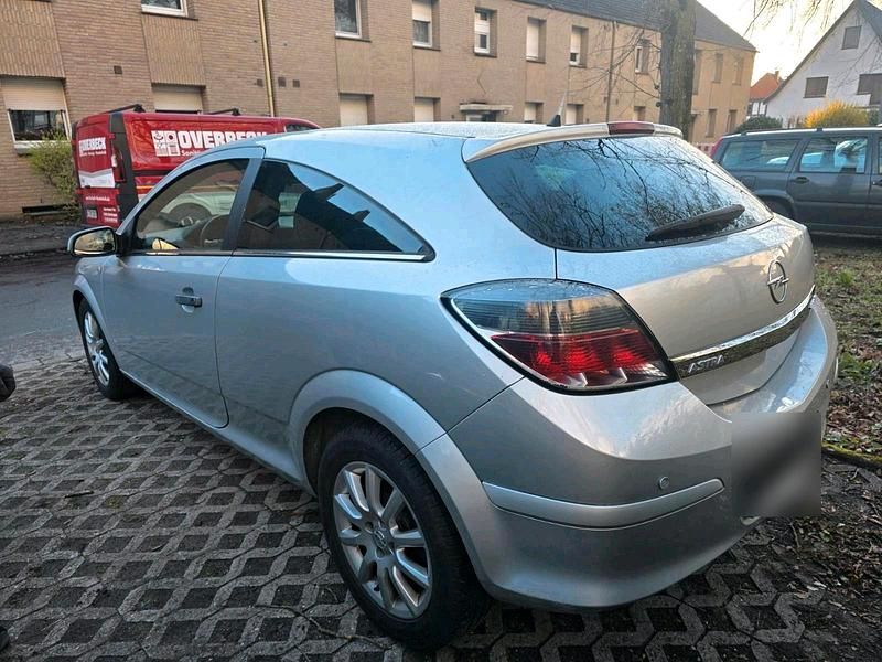 Gebraucht Opel Astra GTC 90 PS (66 kW) 2010 Silber Coupé