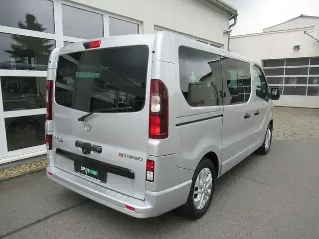 Gebraucht Opel Vivaro 146 PS (107 kW) 2018 Grau Van / Kleinbus