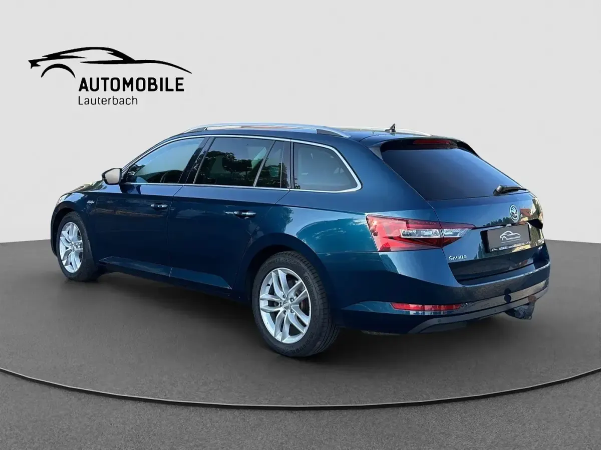 Gebraucht Skoda Superb LAURIN & KLEMENT 190 PS (139 kW) 2018 Blau Kombi