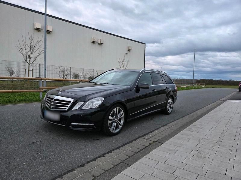 Gebraucht Mercedes E350 265 PS (194 kW) 2012 Schwarz Kombi