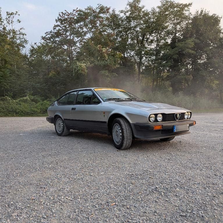 Silber Gebraucht 1984 Alfa Romeo GTV Coupé | 12.500 € - Bild 1/4