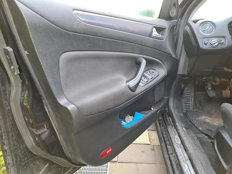 Gebraucht Ford Mondeo 179 PS (131 kW) 2011 Schwarz Kombi