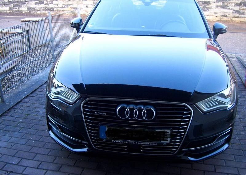Schwarz Gebraucht 2016 Audi A3 e-tron Ambiente Kleinwagen | 17.450 € (Guter Preis) - Bild 1/4