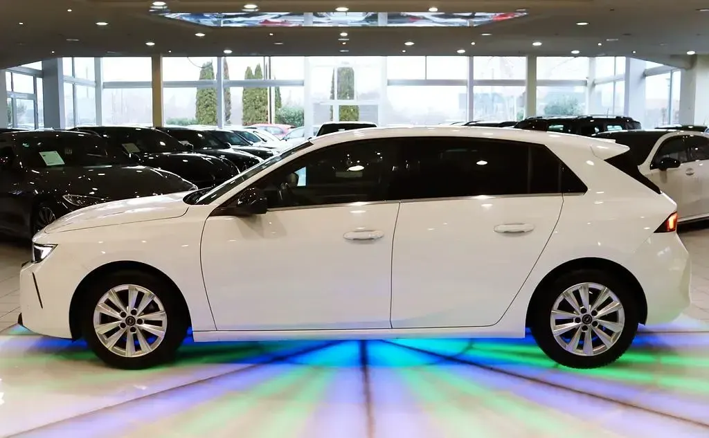 Gebraucht Opel Astra Elegance 131 PS (96 kW) 2023 Weiß Kleinwagen
