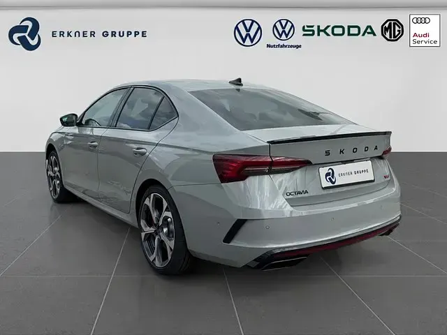 Neu Skoda Octavia RS 265 PS (194 kW) 2026 Steelgrau Limousine