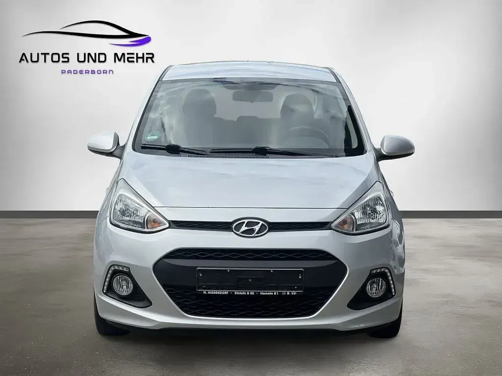 Gebraucht Hyundai i10 Intro Edition 67 PS (49 kW) 2014 Sleek silver (silber) Kleinwagen