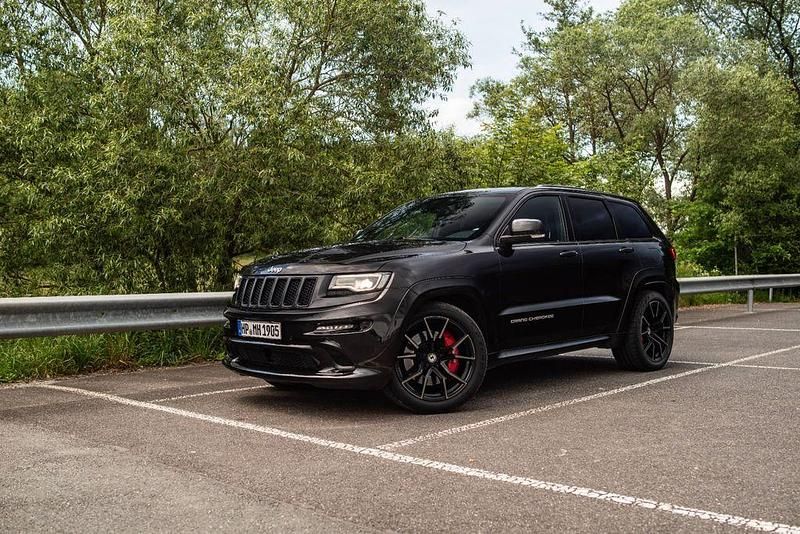 Schwarz Gebraucht 2015 Jeep Grand Cherokee SRT SUV | 33.100 € (Etwas zu teuer) - Bild 1/4