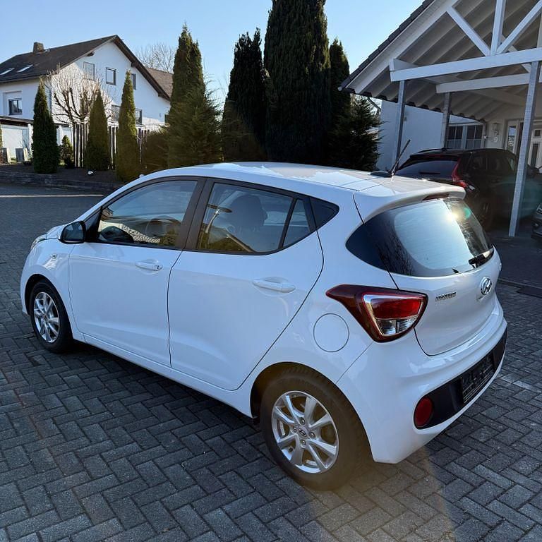 Gebraucht Hyundai i10 YES! 67 PS (49 kW) 2017 Weiß Kleinwagen