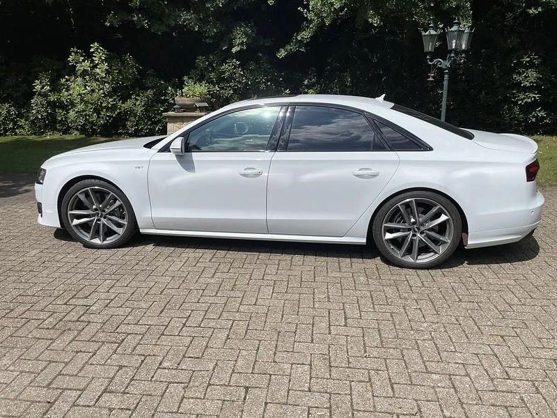 Weiß Gebraucht 2017 Audi S8 plus Ambiente Limousine | 57.400 € (Teuer) - Bild 1/4