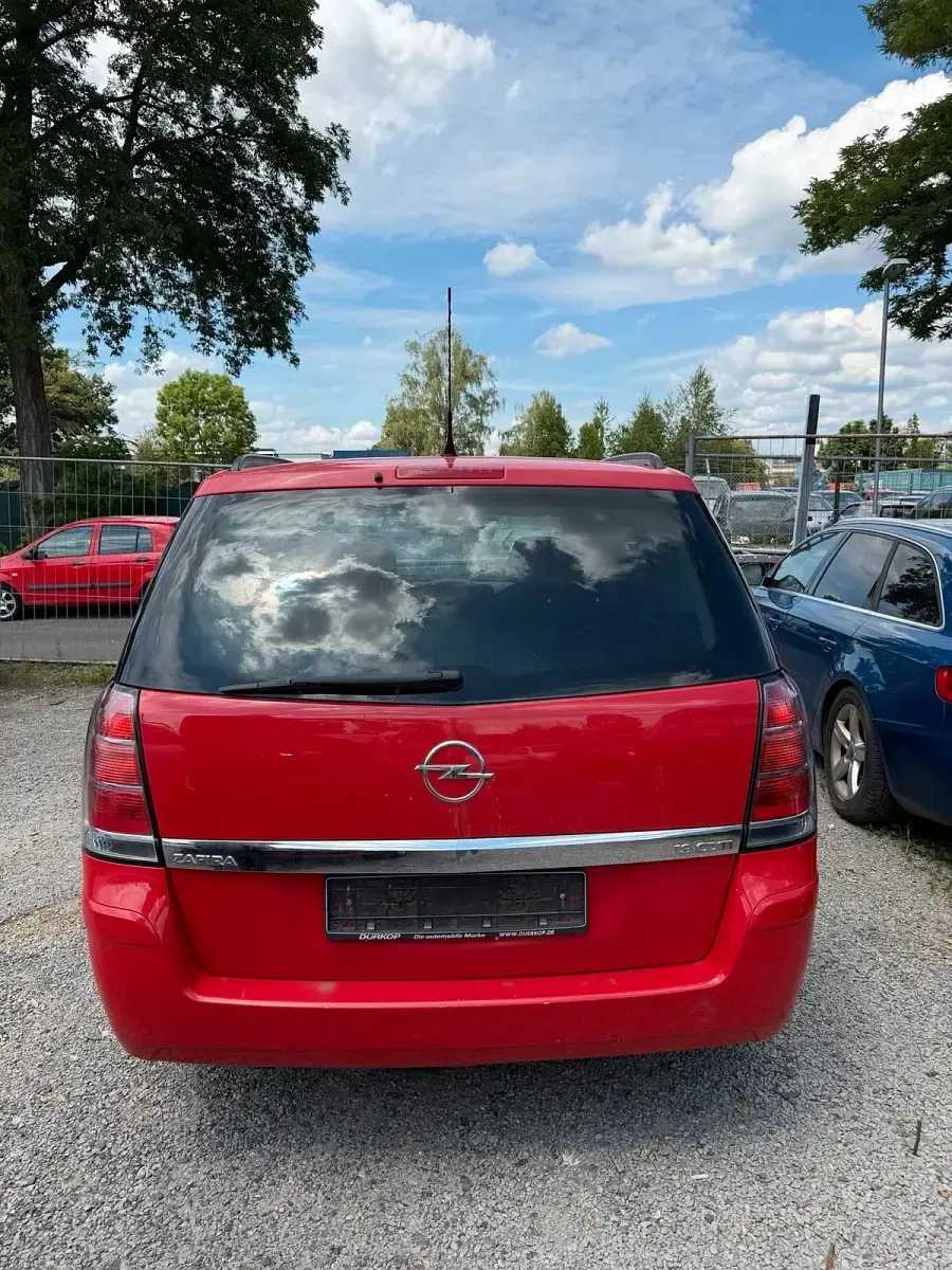 Gebraucht Opel Zafira 150 PS (110 kW) 2007 Rot Van / Kleinbus