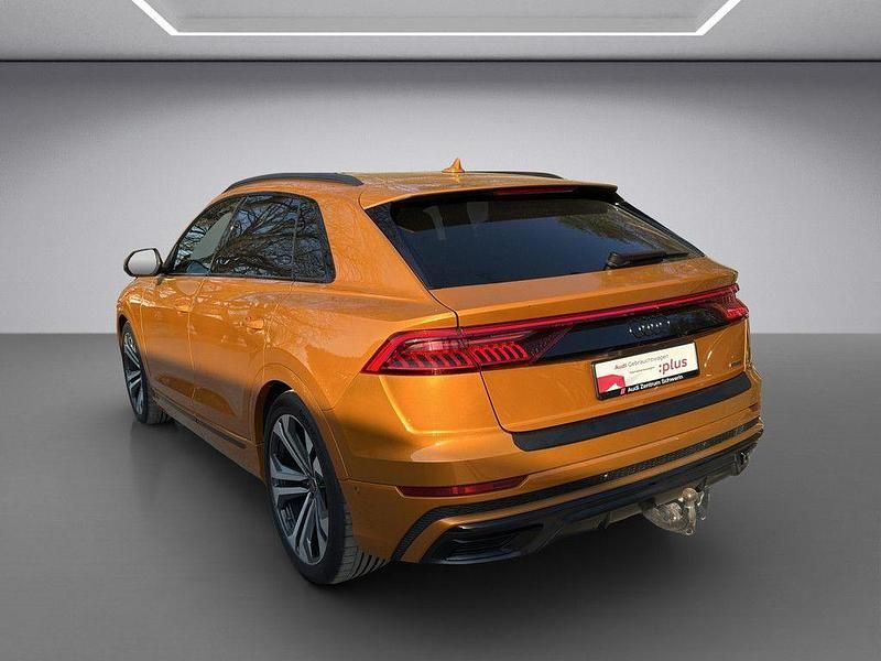 Gebraucht Audi Q8 Ambiente 286 PS (210 kW) 2023 Drachenorange metallic SUV
