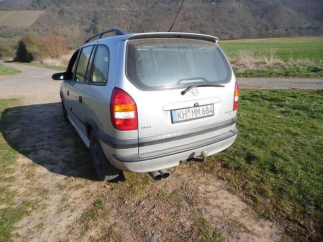Gebraucht Opel Zafira 101 PS (74 kW) 1999 Silber Van / Kleinbus